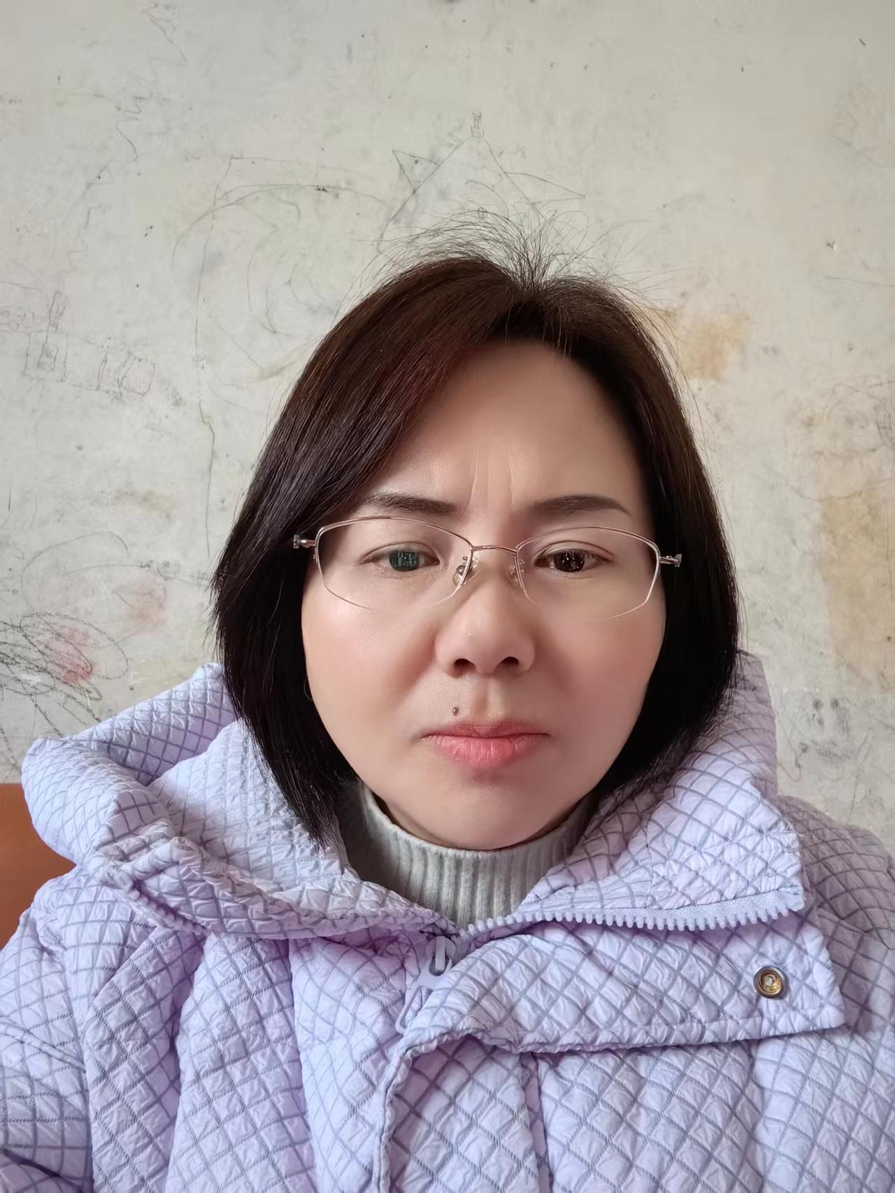 郑女士女45岁经验10年以上高中学历3000~5000/月全职